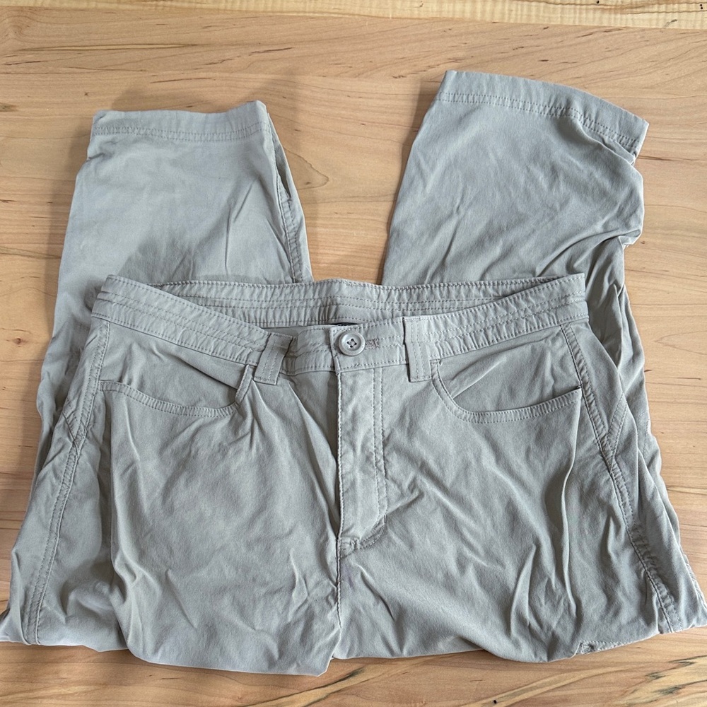 Eddie Bauer Women's Beige Capris